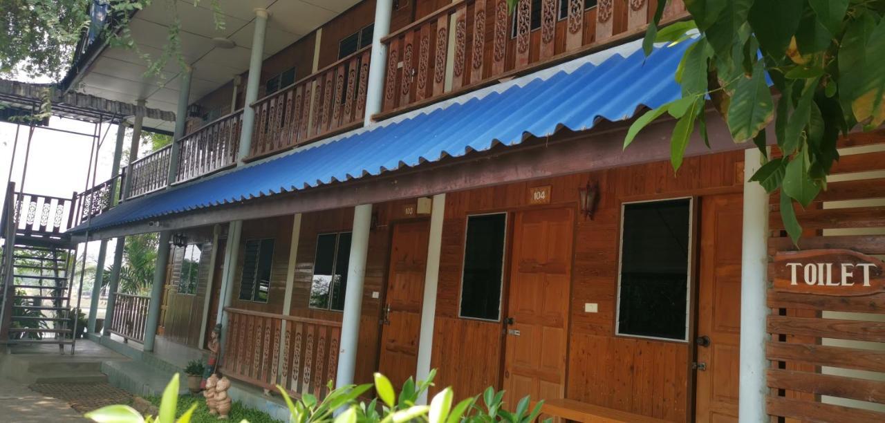 T & T Hostel Kanchanaburi Exterior foto