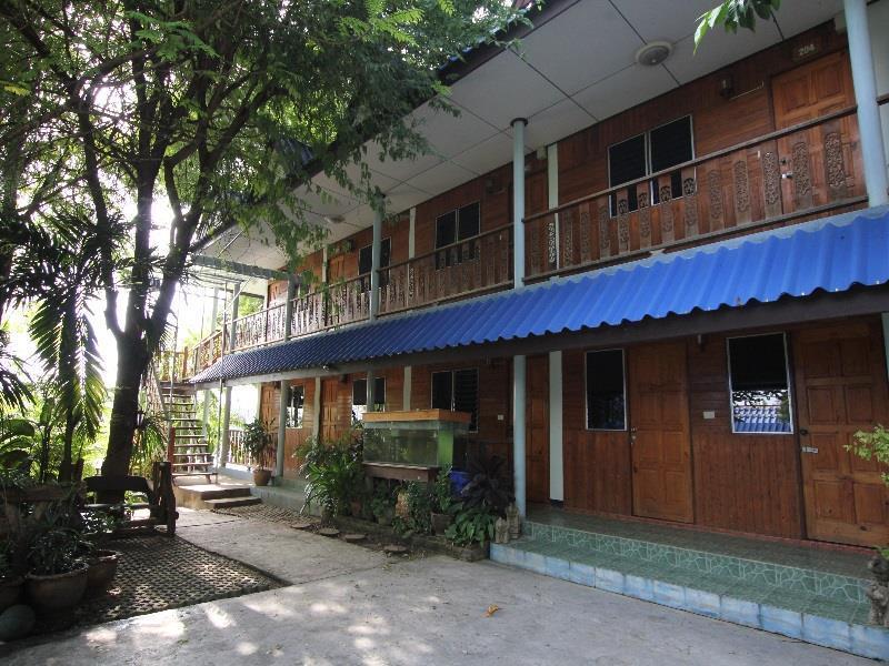 T & T Hostel Kanchanaburi Exterior foto